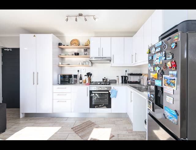 2 BEDROOM APARTMENT FOR SALE IN TABLE VIEW